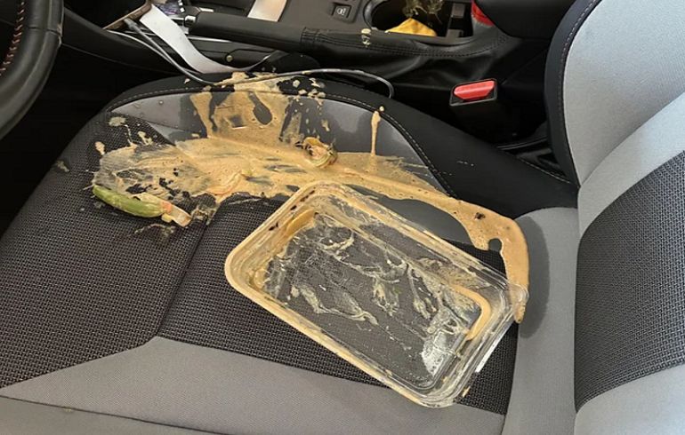 Broken plastic containers Broken plastic containers